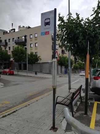 Foto marquesina parada bus Foto marquesina parada bus