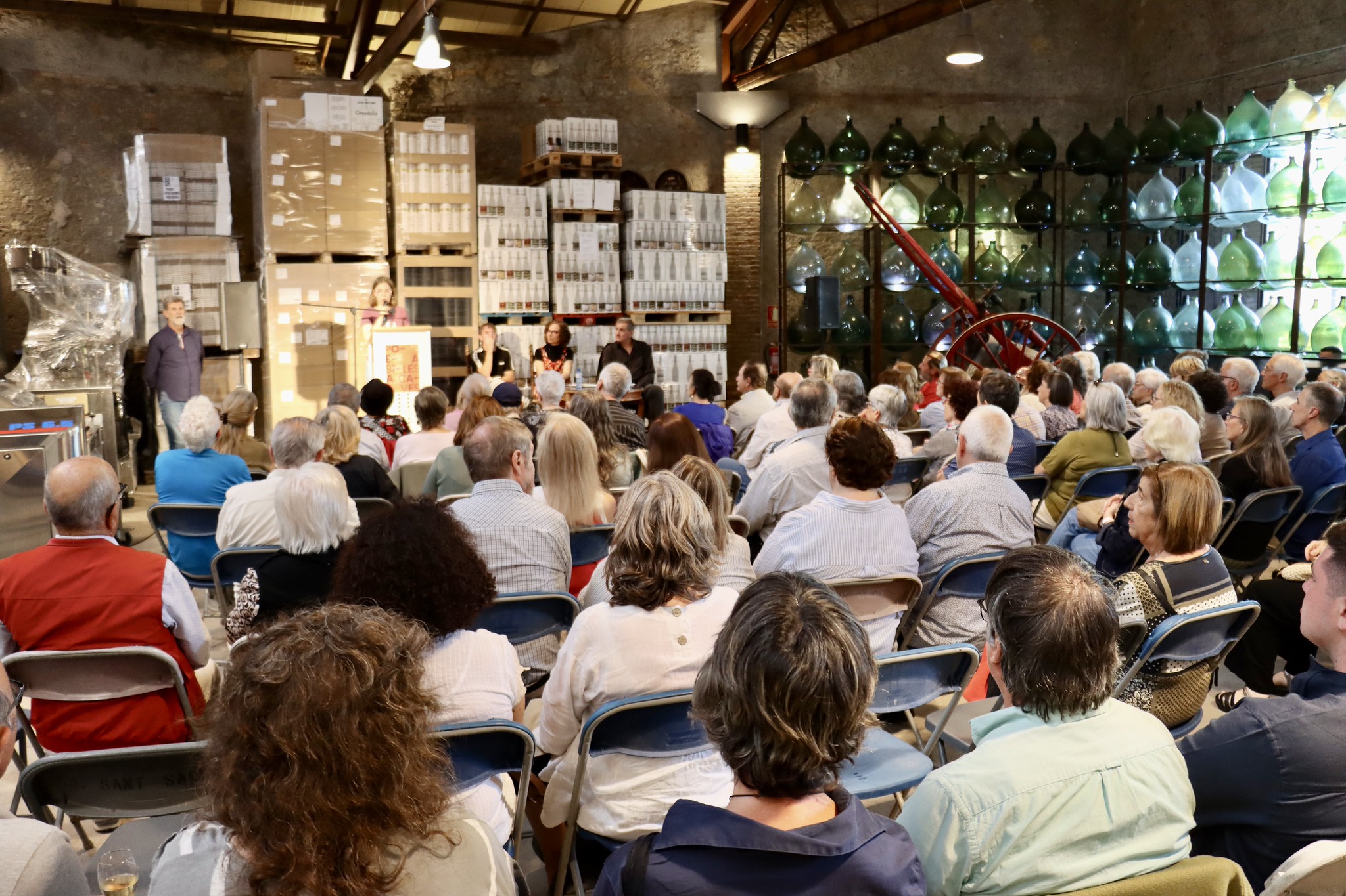 Poesia a les Caves Jaume Giró i Giró Poesia a les Caves Jaume Giró i Giró